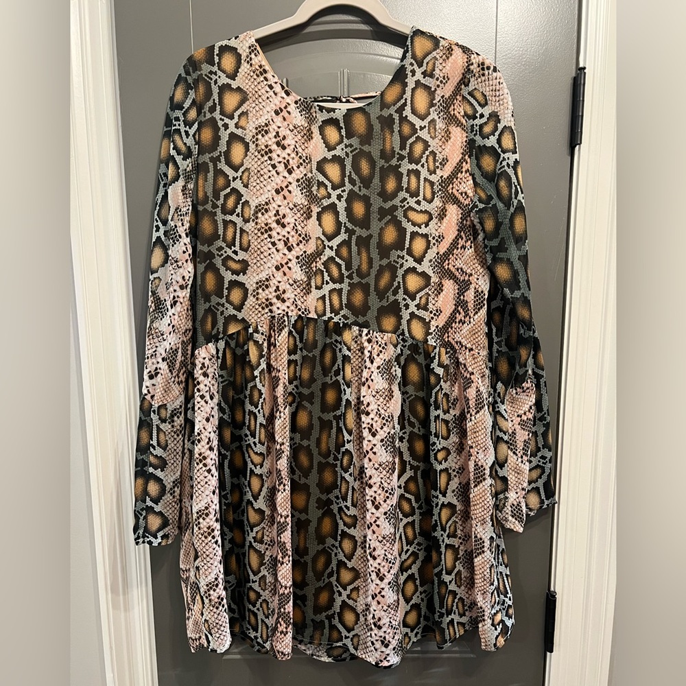 Adrienne snake print top, NWT, Size M